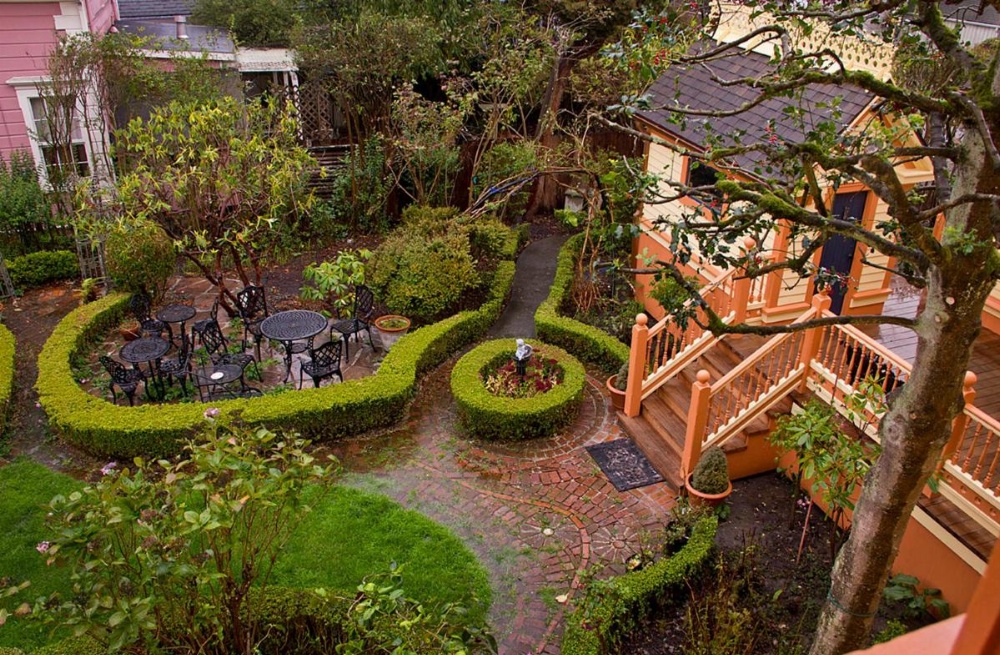 Gingerbread Mansion Image 21